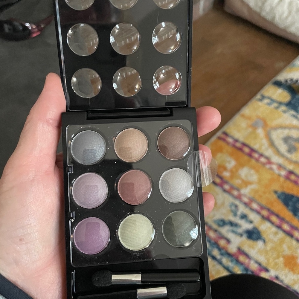 Makeup and skin care by Mono and Diandra